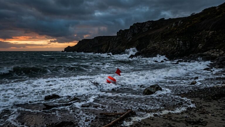 Côtes-d&rsquo;Armor : Tragédie d&rsquo;un Apnéiste Retrouvé Mort Près d&rsquo;une Plage
