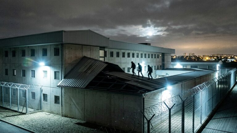Évasion À Vincennes : Quatre Personnes Fuient Le Centre De Rétention