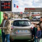 Flambée des Prix du Carburant : Les Français Passent à l&rsquo;Électrique