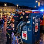 Gironde : Jeune Homme Secouru Après Une Chute Dans Un Conteneur À Vêtements