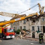 Grue de 150 Tonnes Effondrée sur Maisons : Le Long Délai d&rsquo;Évacuation