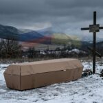 Guerre en Ukraine : Russie Autorise Cercueils en Carton en Crimée