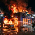 Incendie Dévastateur Chez McDonald’s à Oloron-Sainte-Marie : Une Voiture En Flammes