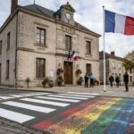 Maires Suppriment Symboles LGBT : Neutralité ou Division ?