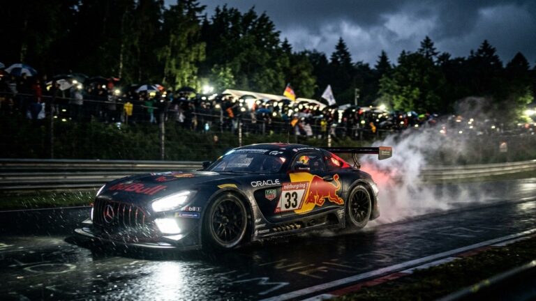 Max Verstappen Échoue aux 24 Heures du Nürburgring Malgré une Course en Tête
