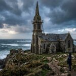 Ouessant Appelle le Roi Charles III pour Sauver son Église en Péril