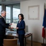 Portrait de Macron Décroché : Le Préfet Réagit à Saint-Denis