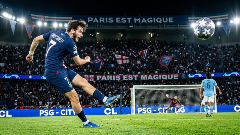 PSG Bayern Munich : Kvaratskhelia Éblouit Avec Son But Magique