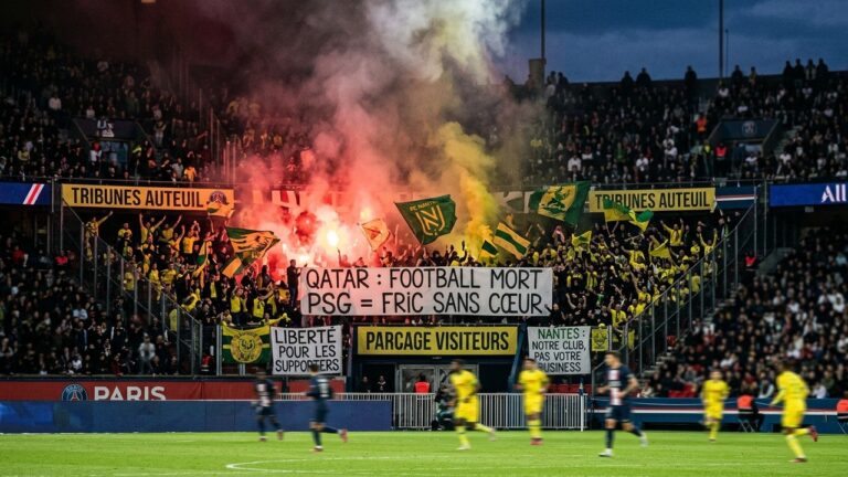 PSG-Nantes : Supporters Nantais Déploient Banderoles Anti-Qatar