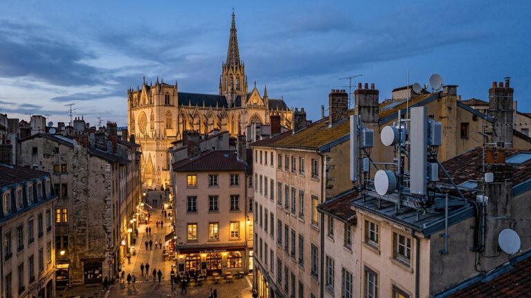 Saint-Denis : Antennes 5G Au Centre Historique Après 20 Ans De Lutte