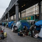 Sans-Abri sous le Métro à Paris : le Maire Prêt à Créer de Grands Centres
