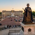 Statue Géante de la Reine Elizabeth II : Hommage Monumental à Londres