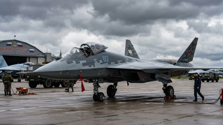 Su-57D Russie : Première Image de la Version Biplace du Chasseur Furtif