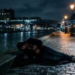 Tentative de Meurtre à Paris : Homme Grièvement Blessé à la Gorge dans le XIXe