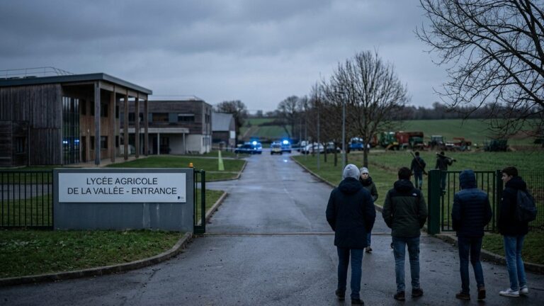 Tirs à la Carabine dans un Lycée : Trois Étudiants Face à la Justice