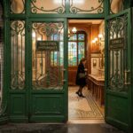 Toilettes Belle Époque du Métro Trocadéro : Un Voyage dans le Temps à Paris