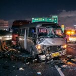 Accident en Chine : Minibus Surchargé Percute un Semi-Remorque, 13 Morts