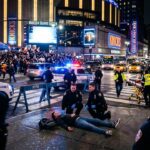 Adolescent de 17 Ans Dans le Coma Après Violences Lors des Célébrations NBA à New York