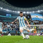 Argentine Messi : Comment Scaloni Adapte le Jeu pour le Faire Briller