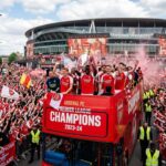 Arsenal Parade à Londres : Célébration du Titre Malgré la Défaite Face au PSG