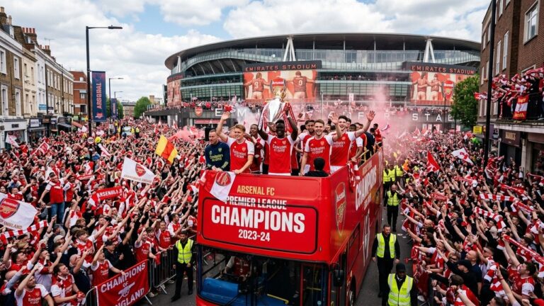 Arsenal Parade à Londres : Célébration du Titre Malgré la Défaite Face au PSG