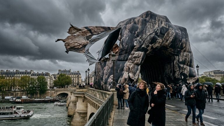 Caverne du Pont Neuf Endommagée : Ouverture Reportée à Paris
