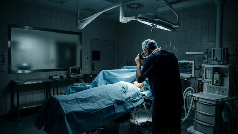 Chirurgien Accusé de Viol sur Patientes Endormies : Le Scandale du BlocGenerating the blog article Opératoire