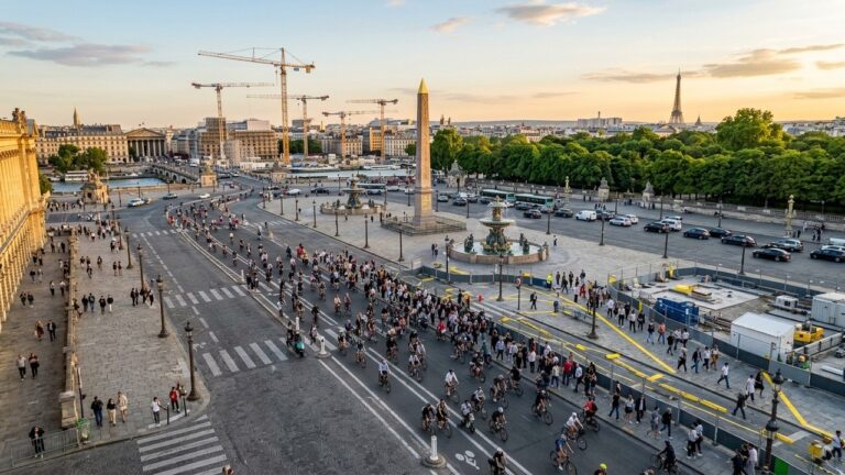 Conflits d&rsquo;Usages à la Concorde : Piétons et Cyclistes Tirent la Sonnette d&rsquo;Alarme