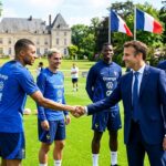 Coupe du Monde 2026 : Macron Rend Visite aux Bleus à Clairefontaine