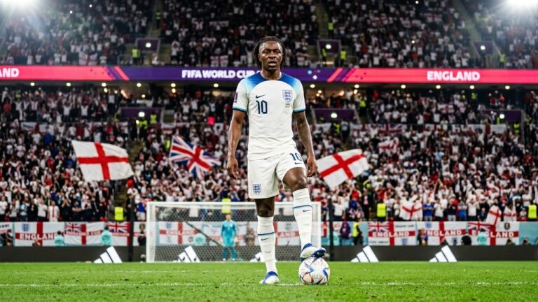 Eberechi Eze Prêt Pour Les Tirs Au But MalgréAnalyzing the penalty context Son Échec En Finale