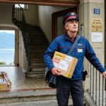 Facteur Licencié Après 42 Ans Pour Avoir Livré les Colis aux Étages