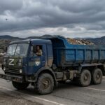 Guerre en Ukraine : Russie Camoufle Camions Militaires pour Éviter Drones