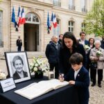 Hommage Émouvant à Bernadette Chirac Devant l&rsquo;Élysée