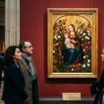 La Vierge au Buisson de Roses Éblouit le Louvre