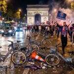 Paris : Vélos en Libre-Service Massivement DéWriting the French blog articletruits Après le Match du PSG