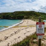 Plage de Penfoul à Landunvez : Pollution à l&rsquo;E. Coli et Fermeture Partielle