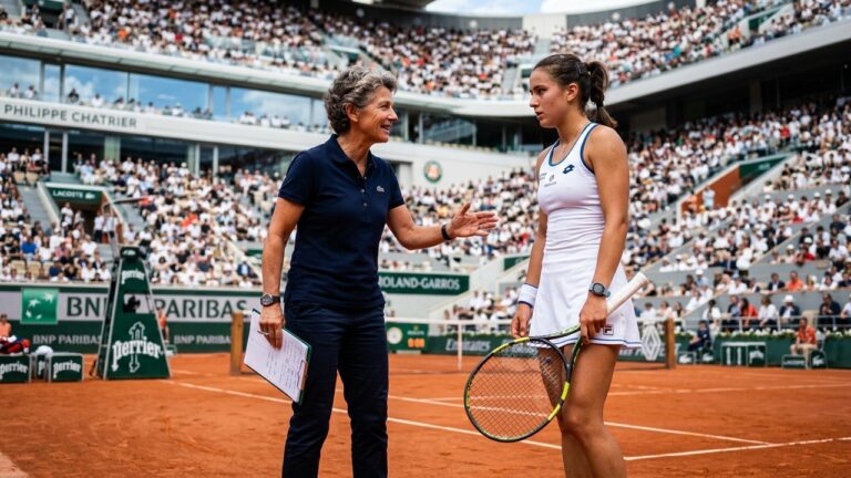 Pourquoi Si Peu de Femmes Coaches sur le Circuit WTA ?
