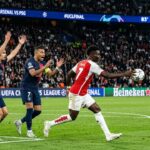 PSG Arsenal : Pourquoi l&rsquo;Arbitre n&rsquo;a Pas Sifflé le Penalty sur la Main de Saka