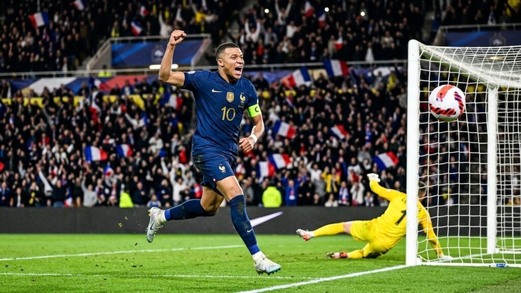 Rayan Cherki Éclaire les Bleus Malgré la Défaite Face à la Côte d&rsquo;Ivoire