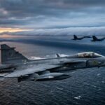 Suède Intercepte Chasseurs Russes : Tensions en Mer Baltique