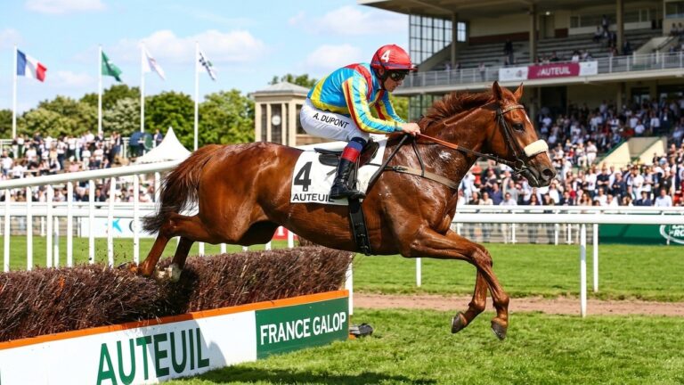 Victoire Impressionnante de Jour Polaire dans le QuintGenerating the horse racing articleé à Auteuil