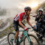 Coureurs et Motards : Une Relation Unique sur le Tour de France